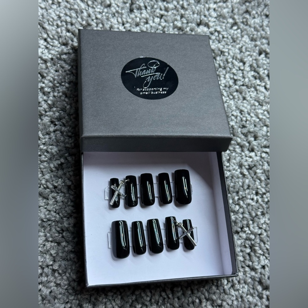 Black Press On Nails